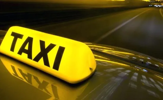 Vì sao Bộ Giao thông Vận tải không cấp phép phù hiệu taxi cho xe khách hoán cải?