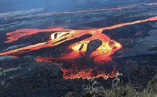 Núi lửa Sierra Negra tiếp tục phun trào tại Ecuador