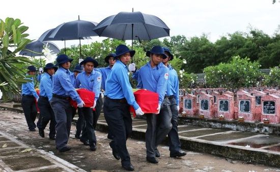 An táng 168 hài cốt liệt sĩ quân tình nguyện Việt Nam về lòng đất mẹ