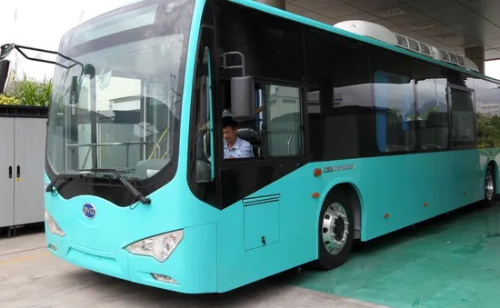 Xe bus ở Thâm Quyến (Trung Quốc) chuyển sang chạy bằng điện