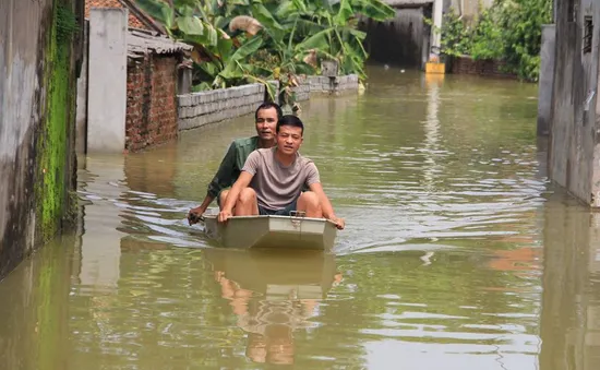 Mênh mông biển nước “bủa vây” hơn 3.000 hộ dân Chương Mỹ, Hà Nội