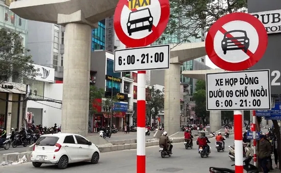 Hà Nội tiếp tục cấm taxi và xe hợp đồng tại các tuyến phố ùn tắc