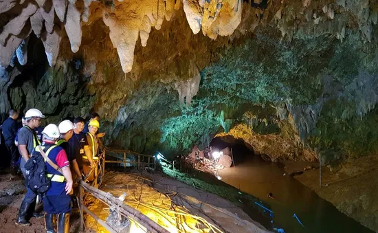 Mê cung hang Tham Luang gây khó cho đội cứu hộ đội bóng thiếu niên như thế nào?