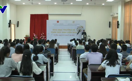 Khai giảng "Trường hè toán học sinh viên năm 2018" tại Đà Nẵng