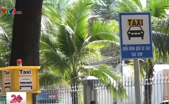 Bến taxi ở TP.HCM “ế khách”