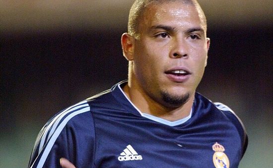 “Người ngoài hành tinh” Ronaldo nhập viện khẩn cấp