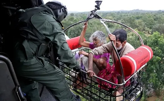 Thủ tướng Ấn Độ thăm người dân vùng lũ ở bang Kerala