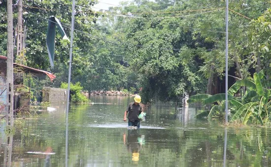 Nguy cơ bùng phát dịch bệnh ở rốn lũ Chương Mỹ, Hà Nội