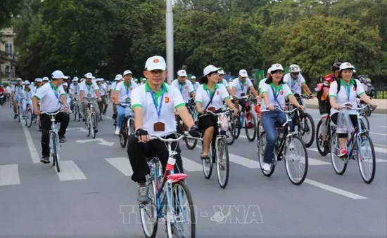 Đại sứ các nước Đông Nam Á đạp xe hữu nghị nhân Ngày Gia đình ASEAN 2018