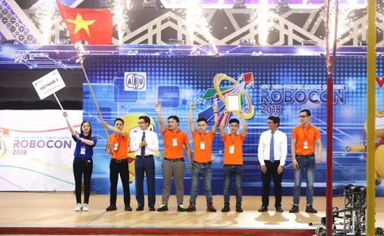 Thắng nghẹt thở Trung Quốc, Việt Nam 2 vô địch ABU Robocon 2018