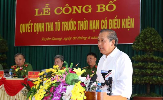 Phó Thủ tướng Thường trực kiểm tra công tác tha tù trước thời hạn