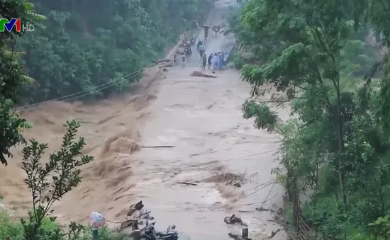 Mưa lũ tại Thanh Hóa, hơn 200 ngôi nhà bị sập