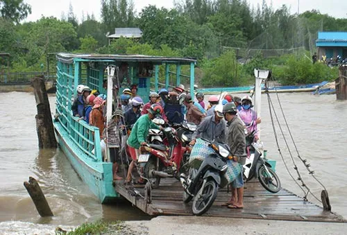 Hiểm họa từ các bến đò trong mùa nước nổi