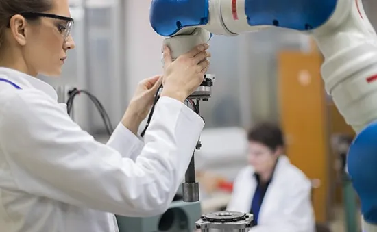 Robot hợp tác: Tương lai của ngành tự động hóa và điều khiển tại Việt Nam?