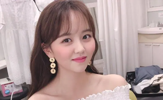 Kim So Hyun viết thư tay bày tỏ tình cảm với fan