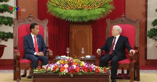 Tổng Bí thư tiếp thân mật Tổng thống Indonesia