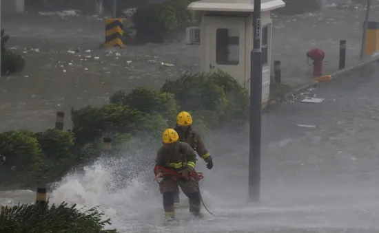 Siêu bão Mangkhut đổ bộ vào Trung Quốc