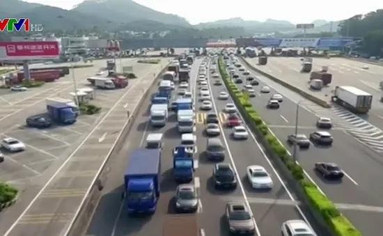 Trung Quốc tắc nghẽn giao thông dịp Trung thu