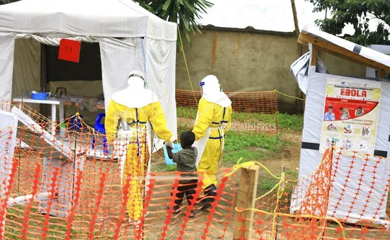 Bạo lực và hỗn loạn "tiếp tay" cho dịch Ebola bùng phát tại Congo