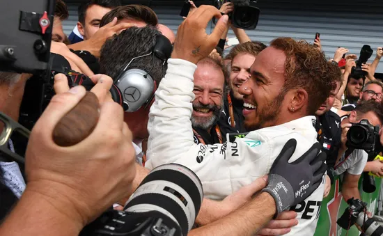 Đua xe F1: Lewis Hamilton về nhất chặng Grand Prix Italia