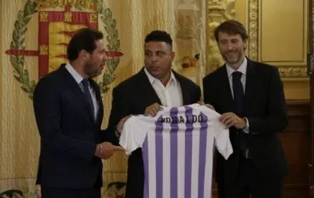 Ronaldo “béo” chính thức sở hữu CLB Real Valladolid