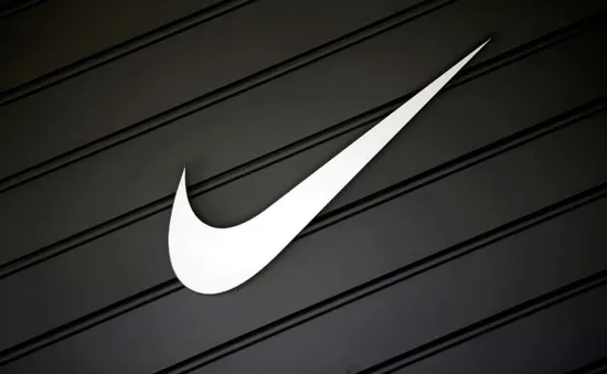 Nhiều người đốt giày, quần áo phản đối chiến dịch quảng cáo mới của Nike