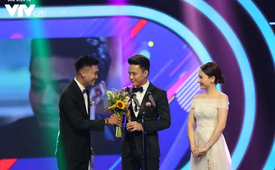 Hồng Đăng lần thứ 2 nhận giải Diễn viên nam ấn tượng tại VTV Awards