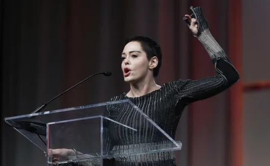 Rose McGowan chỉ trích những nghệ sĩ mặc đồ đen đến Quả cầu vàng 2018 là giả tạo