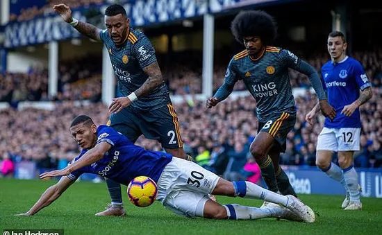 Sai lầm hàng thủ, Everton trả giá ngay trên Goodison Park