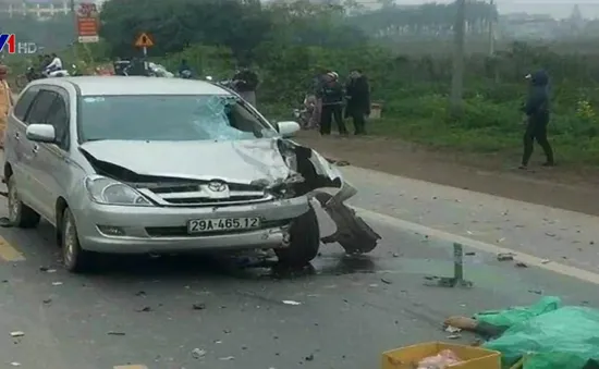 Ô tô lấn làn gây tai nạn, 2 người thiệt mạng