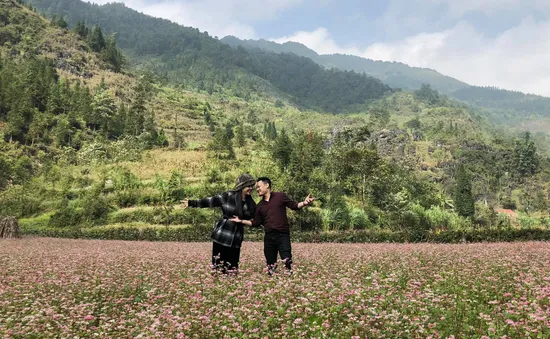 Cặp đôi Nguyễn Đức Cường – Vũ Hạnh Nguyên lần đầu tiên cùng trải nghiệm trong Chuyến đi màu xanh