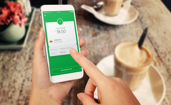 GrabPay by Moca cho phép người dùng thanh toán tại cửa hàng và nạp tiền di động