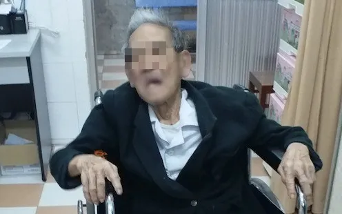 Nội soi lấy xương heo mắc trong thực quản cụ ông 105 tuổi