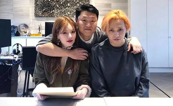 PSY chiêu mộ HyunA và người tình kém tuổi