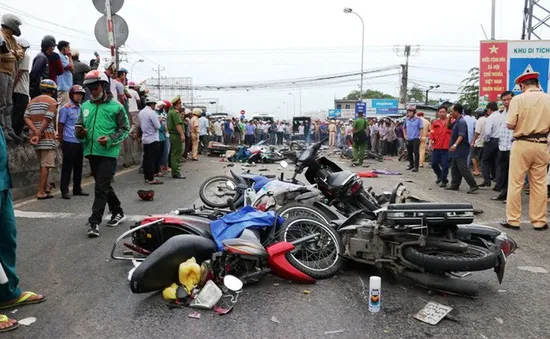 Những vụ tai nạn kinh hoàng khi dừng chờ đèn đỏ