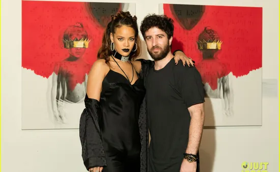 Chưa vội ra nhạc, Rihanna chúc mừng kỉ niệm 3 năm album cũ