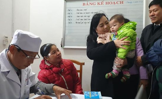 Tiêm vaccine ComBE Five có thể xảy ra phản ứng gì?