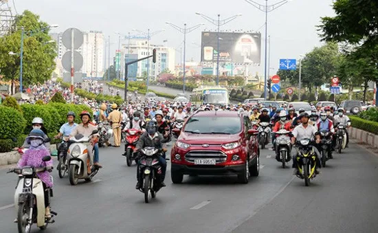 Từ tháng 10/2019: Quy định tốc độ tối đa cho xe gắn máy, lệ phí khi làm thẻ căn cước…