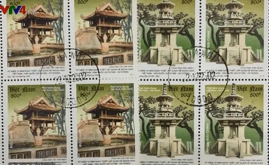 Cụ ông miệt mài sưu tầm tem về Hà Nội
