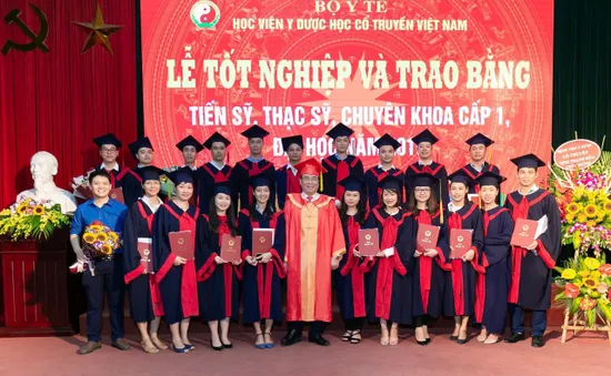 202 Bác sỹ chuyên khoa I, Tiến sỹ, ThS của Ngành y học cổ truyển tốt nghiệp