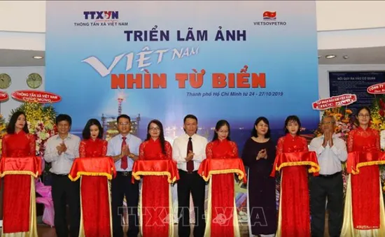 Triển lãm 100 bức ảnh chủ đề "Việt Nam - Nhìn từ biển"