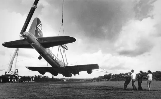 Máy bay ném bom B-17 rơi tại sân bay ở Mỹ, 7 người thiệt mạng