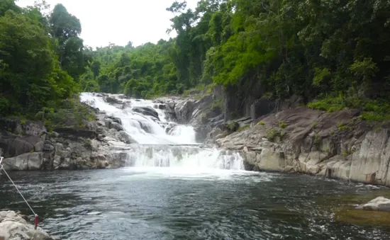 Hùng vĩ thác trời Yang Bay