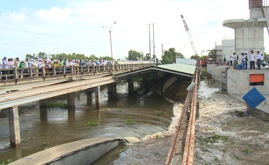 An Giang xả lũ đập tràn Trà Sư