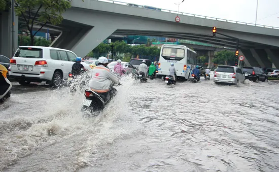 Nhiều băn khoăn về giải pháp tổng thể chống ngập đường Nguyễn Hữu Cảnh