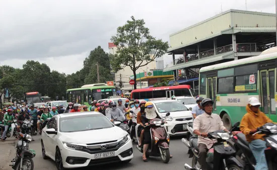 TP.HCM tăng phí đăng ký ô tô, xe máy từ 17/10