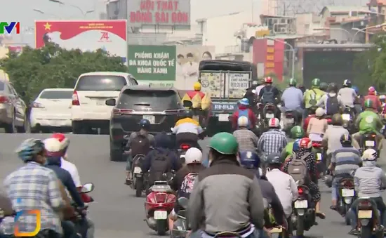 Ùn tắc do phân luồng sửa chữa đường Nguyễn Hữu Cảnh