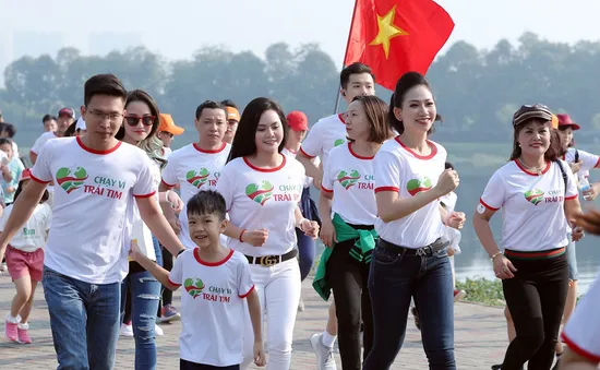 Lương Nguyệt Anh, MC Mỹ Vân chạy ủng hộ trẻ em bị bệnh tim