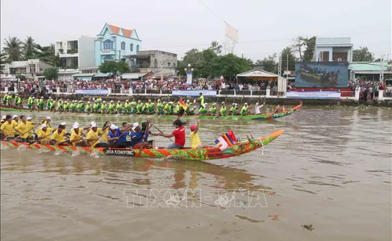 Đua ghe ngo - Nét đẹp văn hóa của đồng bào Khmer Nam Bộ