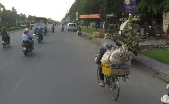 Khéo ăn thì no, khéo co thì ấm